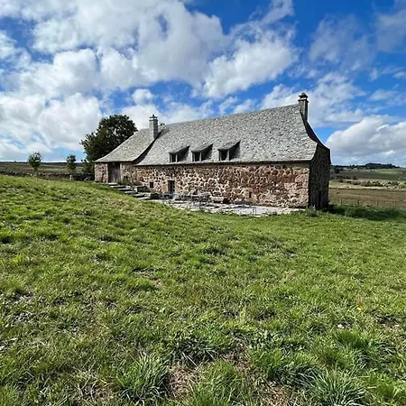 Le Buron De Perrier بيت للعطل *